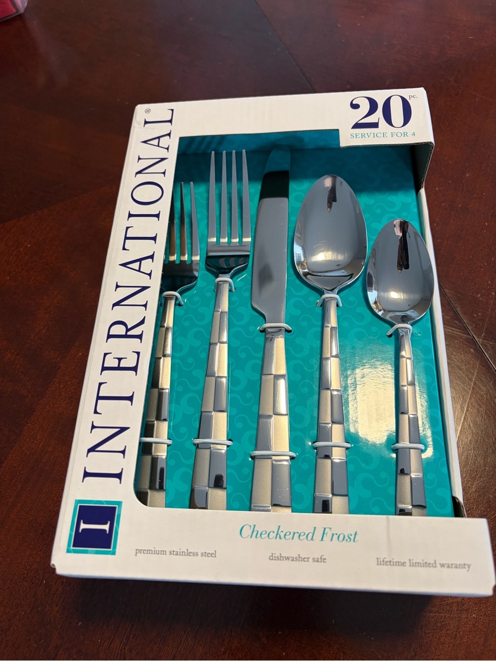 26 International Checkered Frost Stainless Flatware Set in Silver